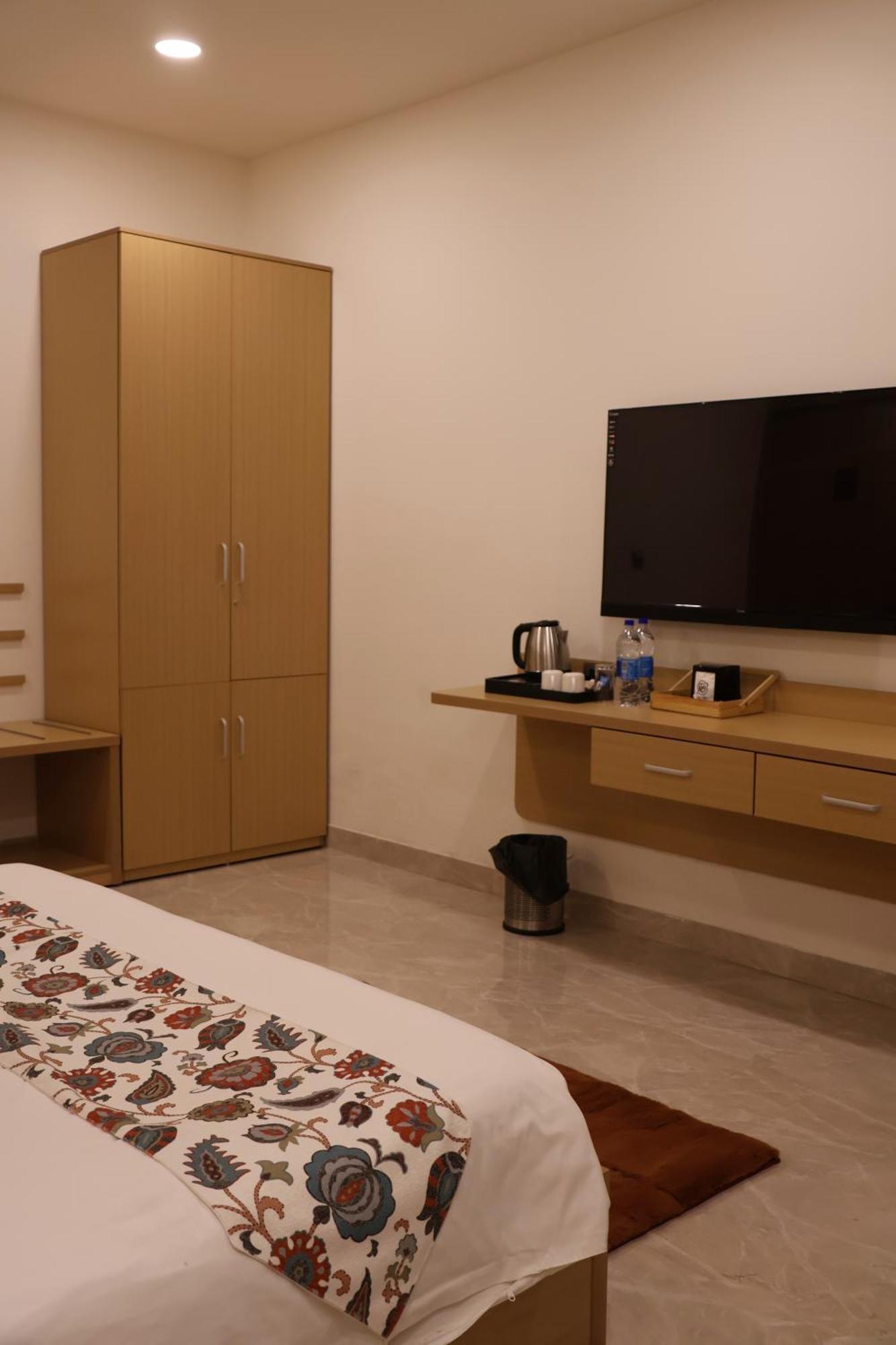 Labels Hotel ナーグプル エクステリア 写真
